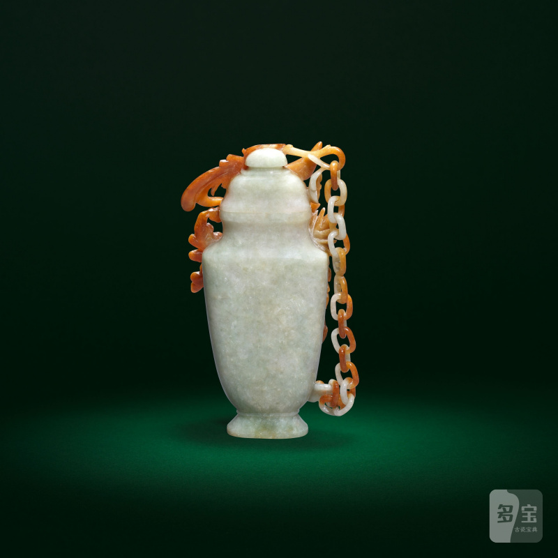 二十世紀 翡翠巧雕花鳥紋帶鏈蓋瓶 | A JADEITE 'PHOENIX AND FLOWERS' CHAINED VASE AND COVER - 图4
